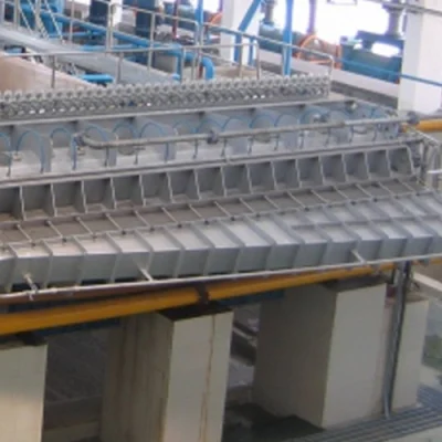 Stoffauflauf in Kraftpapiermaschinen, Maschinen zur Herstellung von Kraftpapier im Stoffauflauf